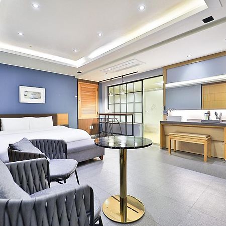 Seomyeon Ib Hotel Busan Exteriör bild