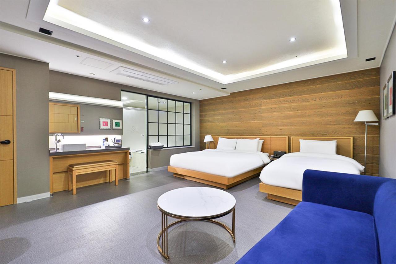 Seomyeon Ib Hotel Busan Exteriör bild