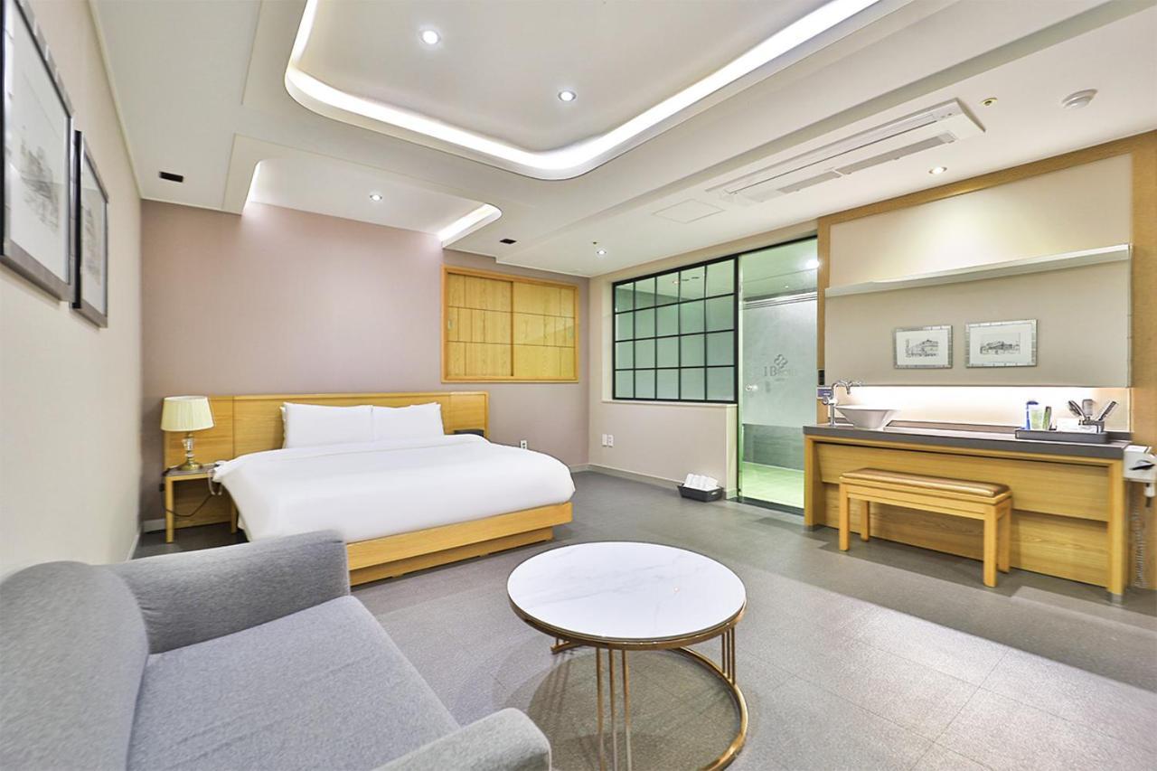 Seomyeon Ib Hotel Busan Exteriör bild