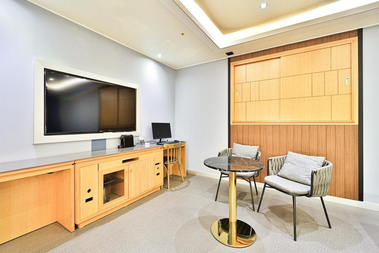 Seomyeon Ib Hotel Busan Exteriör bild