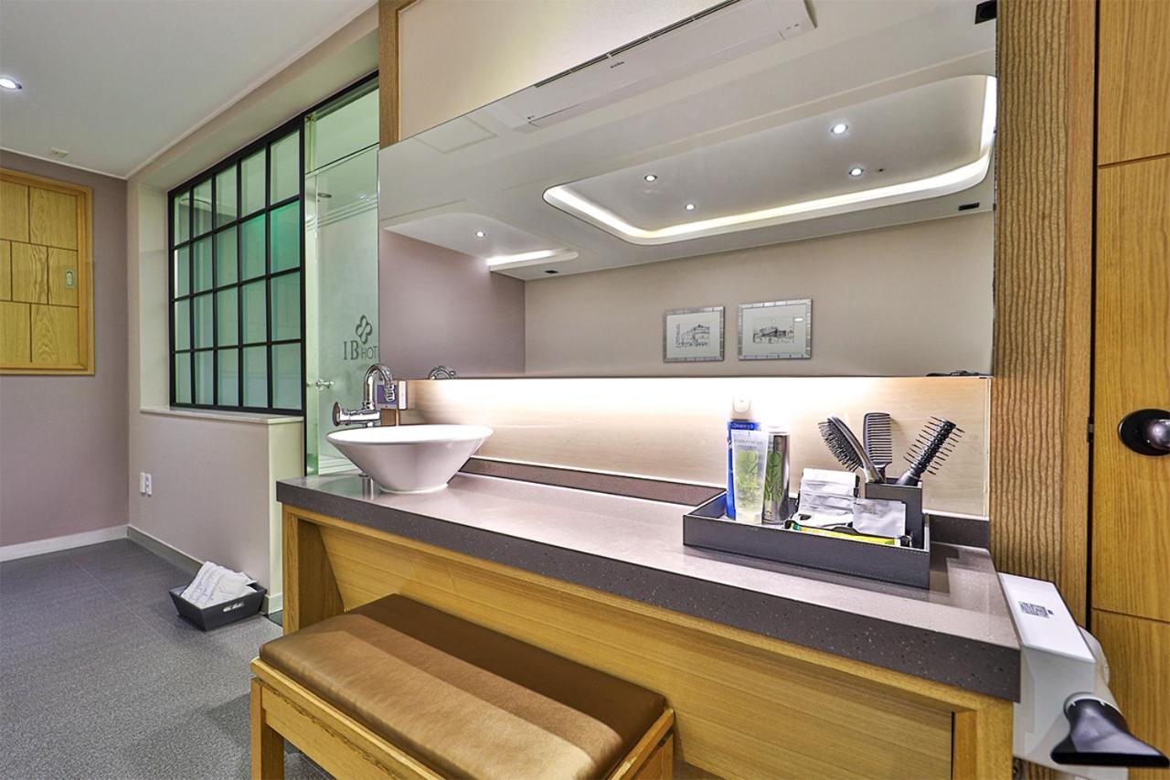 Seomyeon Ib Hotel Busan Exteriör bild